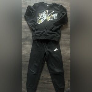 Nike Black Crewneck Sweatshirt with Green & White 'Just Do It' Graphic 5-6 years